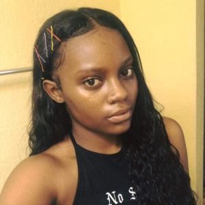 Meet your Posher, Alexis